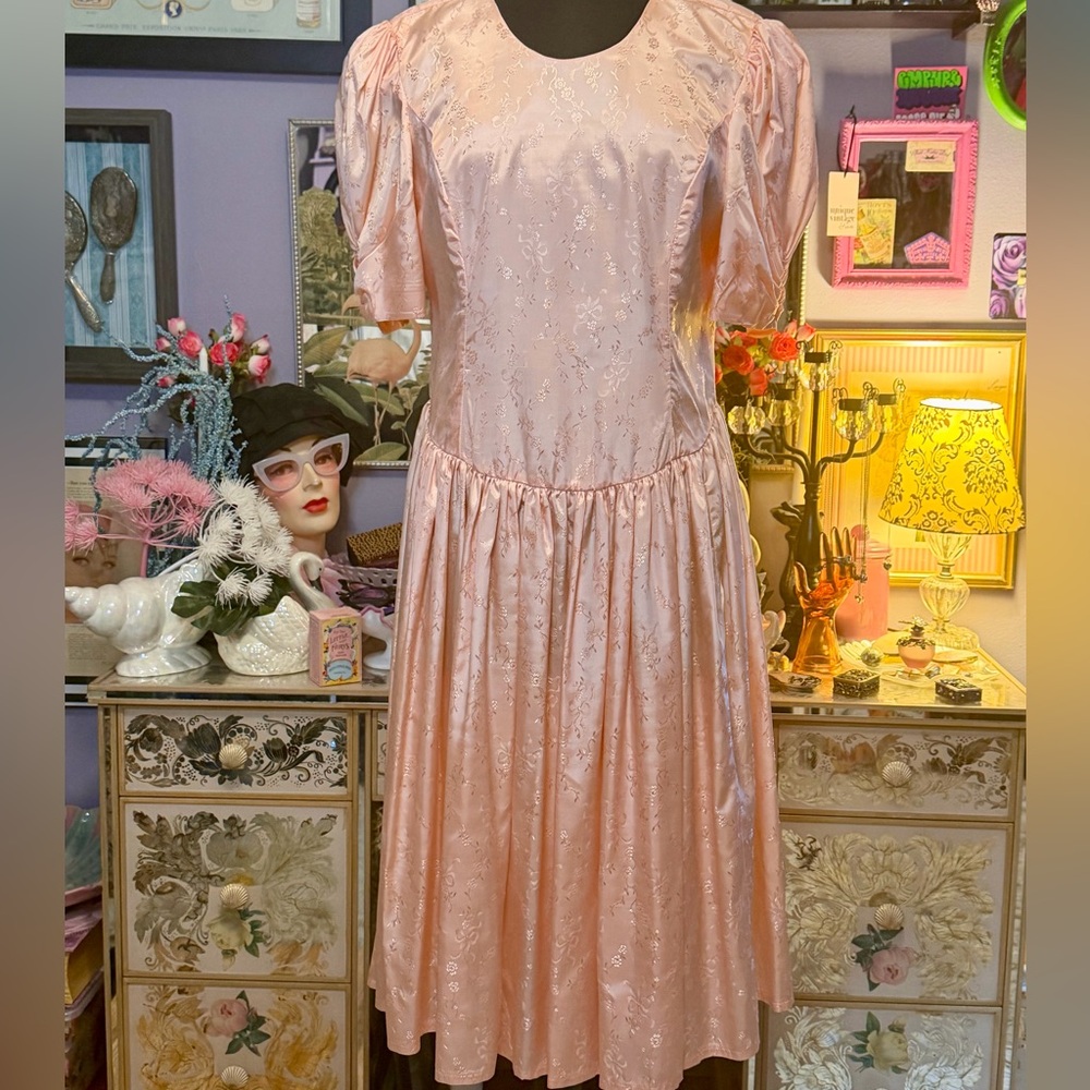 Vintage 80s Prom Dress Style Satin Floral Bow Brocade Pleated Drop waist Peach